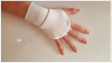Load image into Gallery viewer, IceRays UV protective Hand Covers - Pair