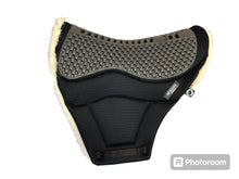 Load image into Gallery viewer, Burioni CL 18 Race Woollen Saddle Pad
